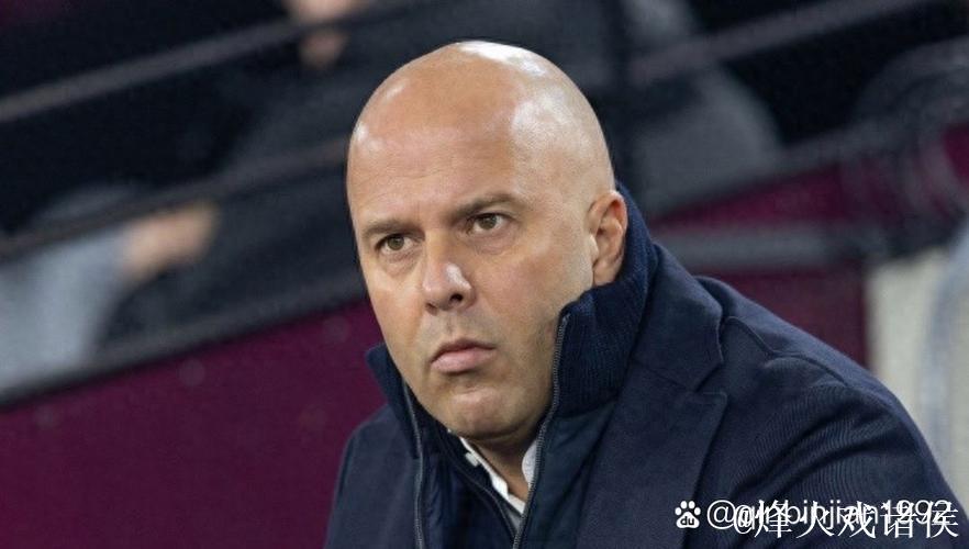 斯洛特上周五宣布放假？邮报称球员当天仍在基地