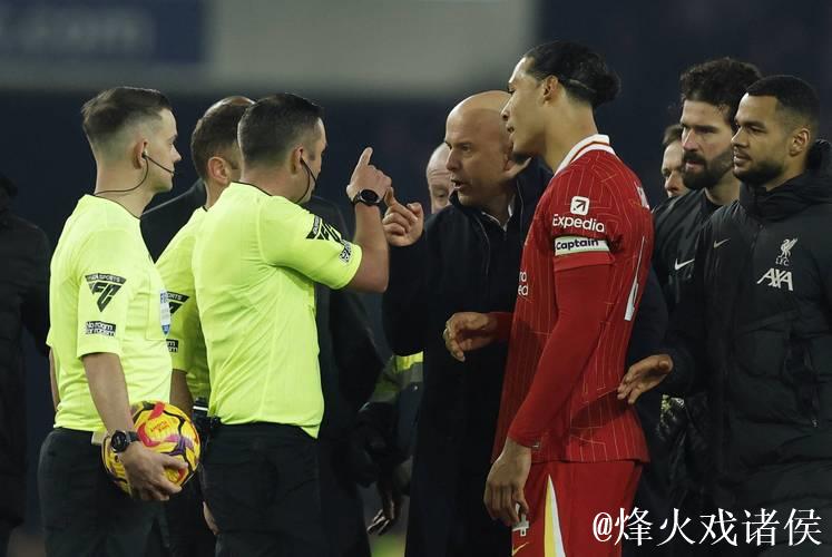 斯洛特上周五宣布放假？邮报称球员当天仍在基地